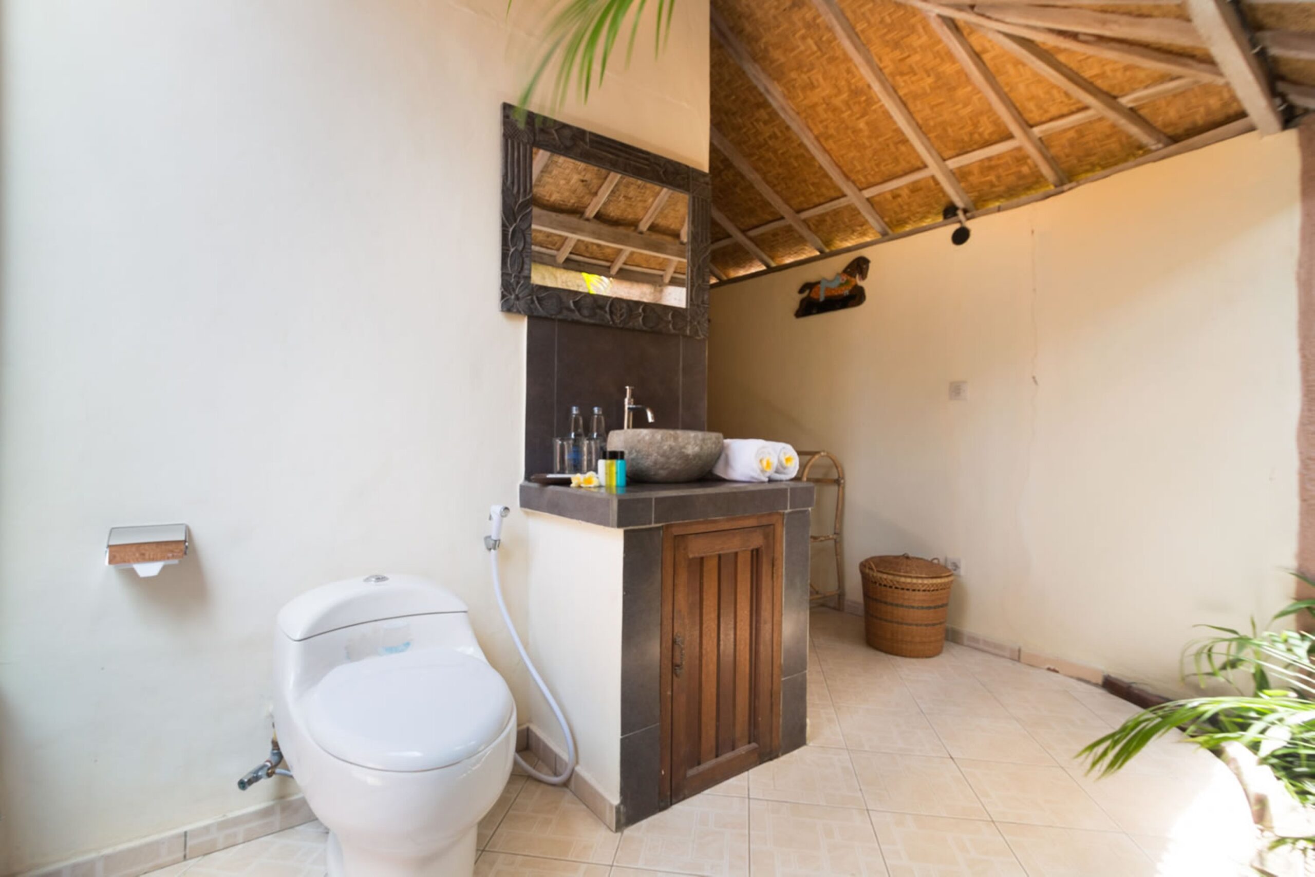 Best 3 Days Yoga, Meditation & Wellness Retreat in Bali – Top accommodation with spacious rooms and rice field views.